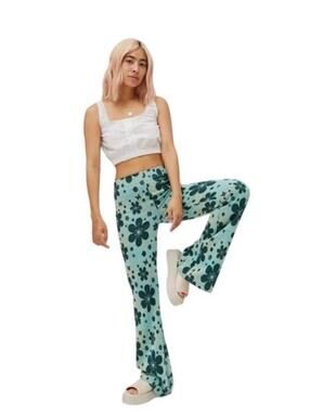 Urban Outfitters UO Bryn Flower Power Pants L Large Green Floral Pull On Flare
